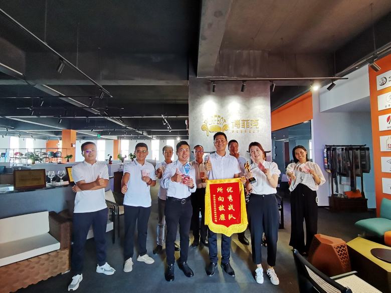 博菲克業(yè)務(wù)部雨點戰(zhàn)隊合影留念.jpg