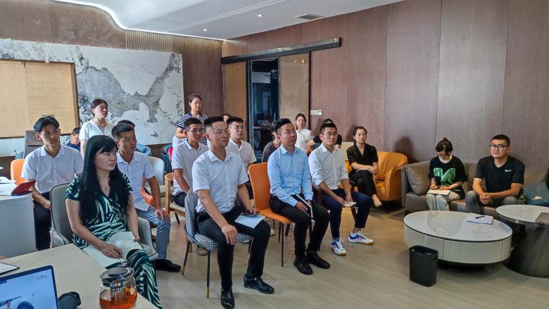 銷(xiāo)售部門(mén)合伙人上臺(tái)互動(dòng)演練.jpg